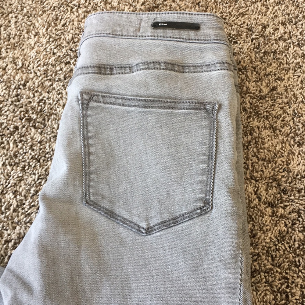 ANTHROPOLOGIE GRAY “MID RISE SKINNY” JEANS.